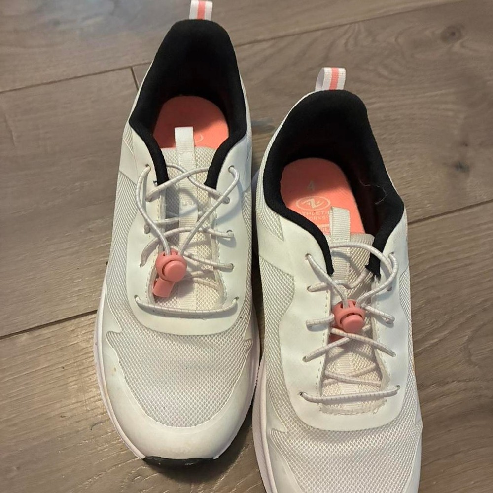 Athletic Works Running Shoes Womens 4 White Excellent Bungee Toggle Sneakers